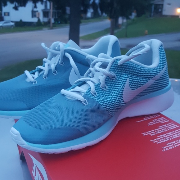Nike Tanjun Racer GS Auqa NWT Nike Tanjun Racer GS Auqa NWT